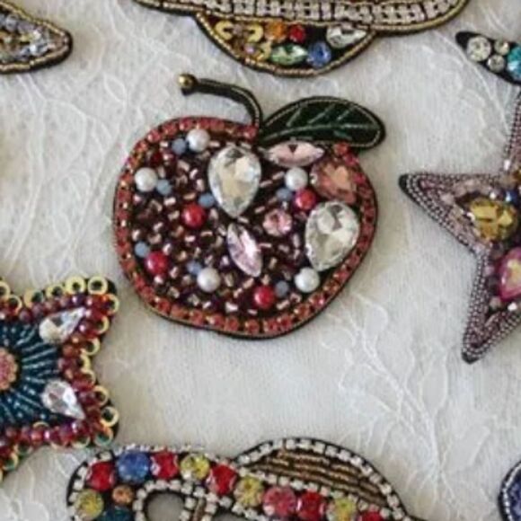 NWOT Beaded Rhinestone Apple Applique - Picture 3 of 4